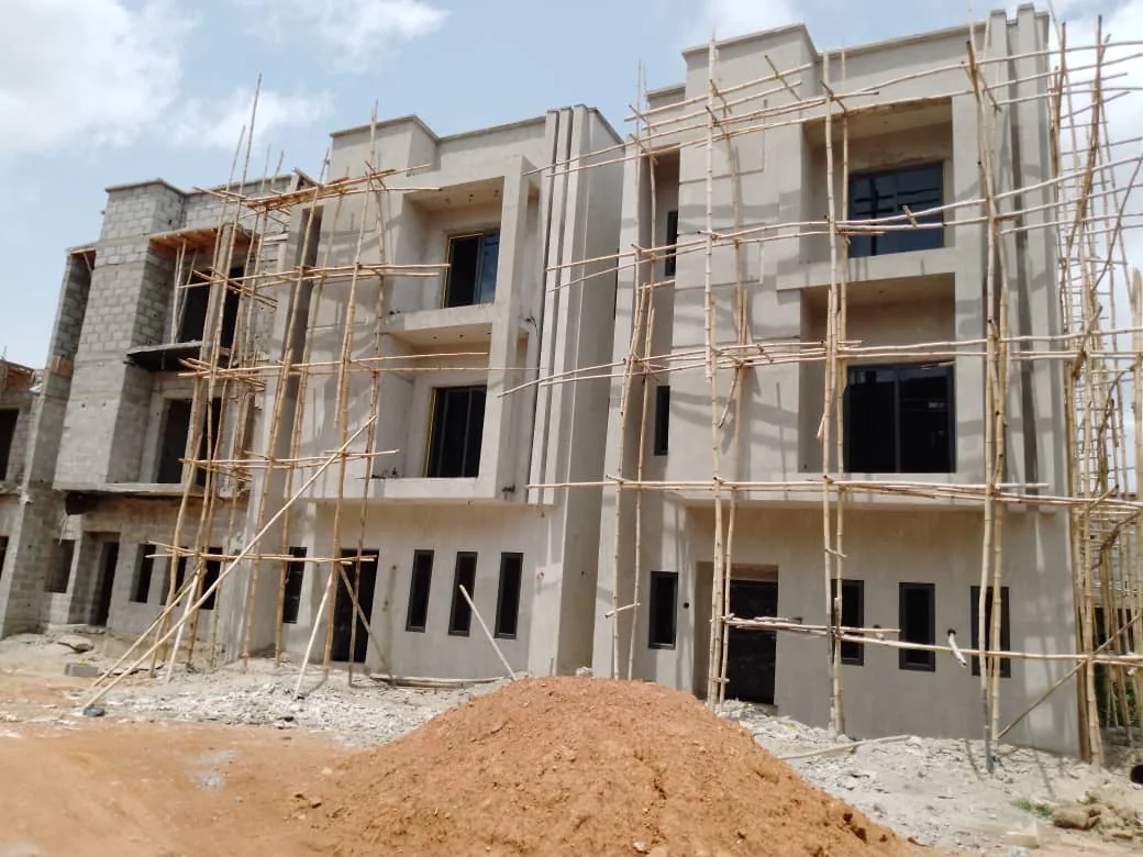 Advanced Syrol Homes residential construction with external scaffolding
